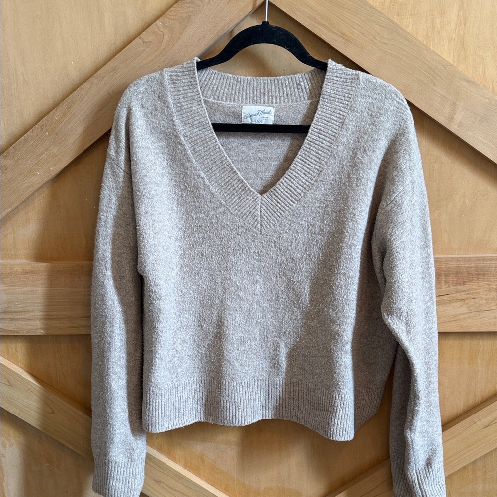 Universal Thread Women's Tan V-Neck Sweater
